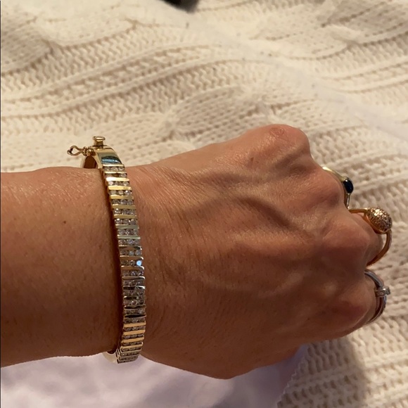 Diamond 14kt gold bangle - Picture 7 of 14